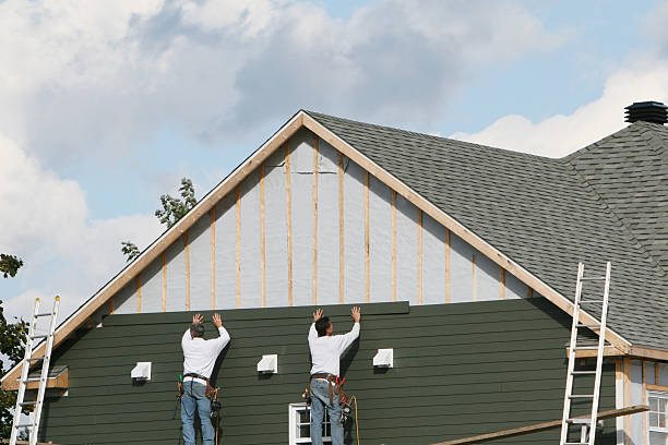 Professional Siding Replacement technician working in Zoar, OH
